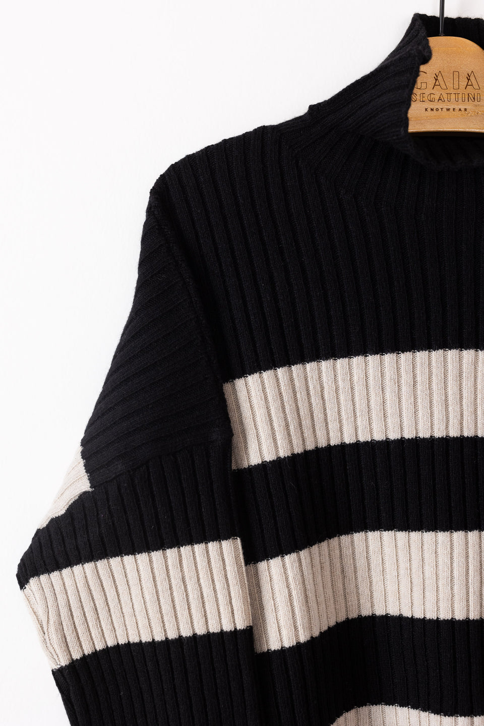 friend - striped black ecrù