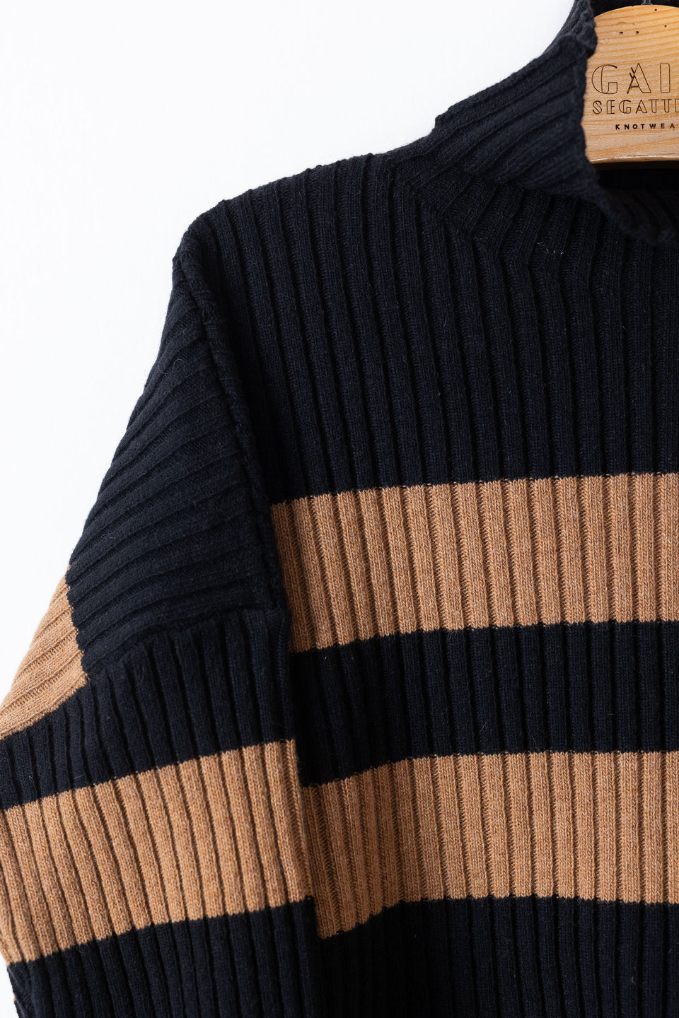 friend - striped black camel 