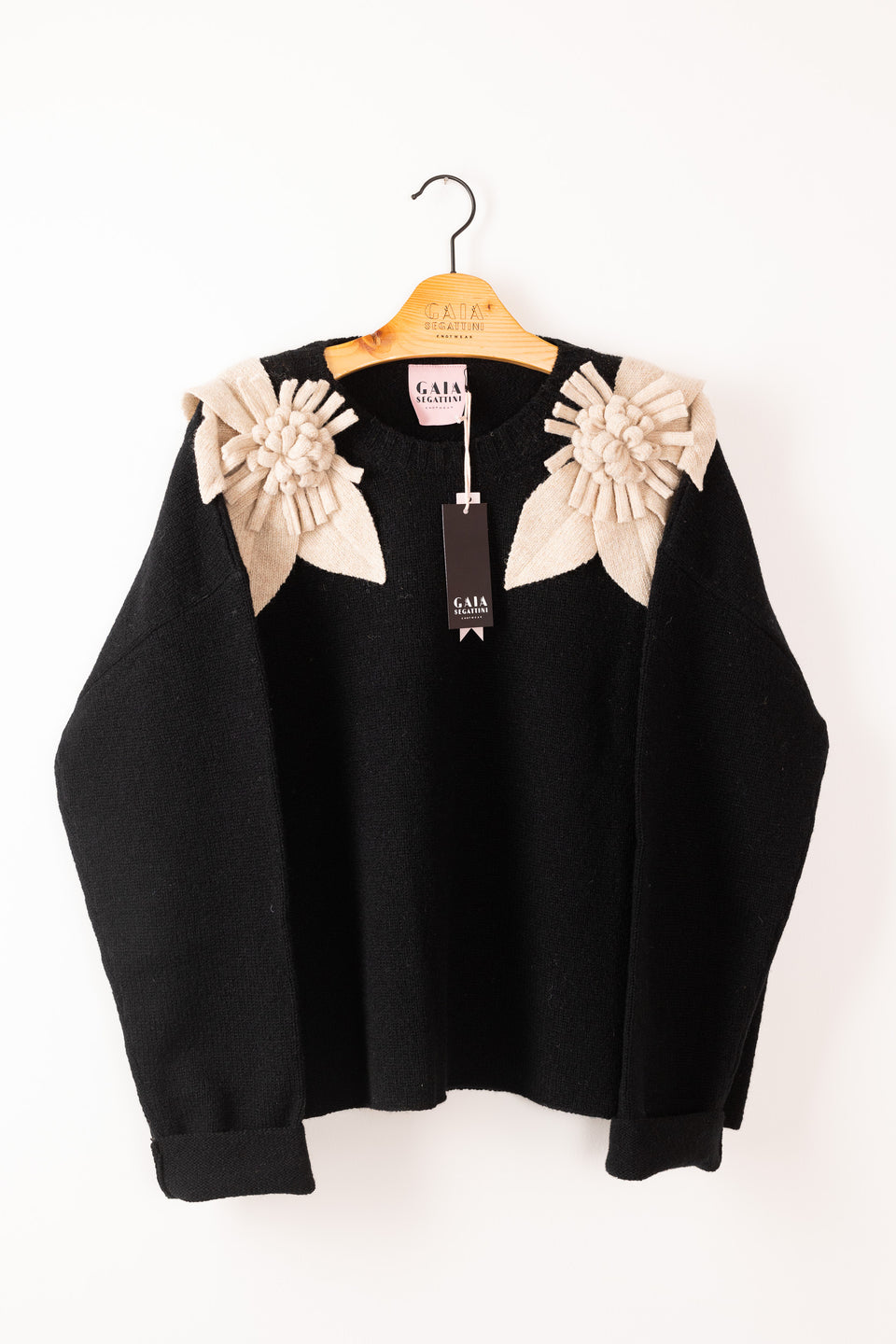 Bloom sweater - black with cappuccino flowers