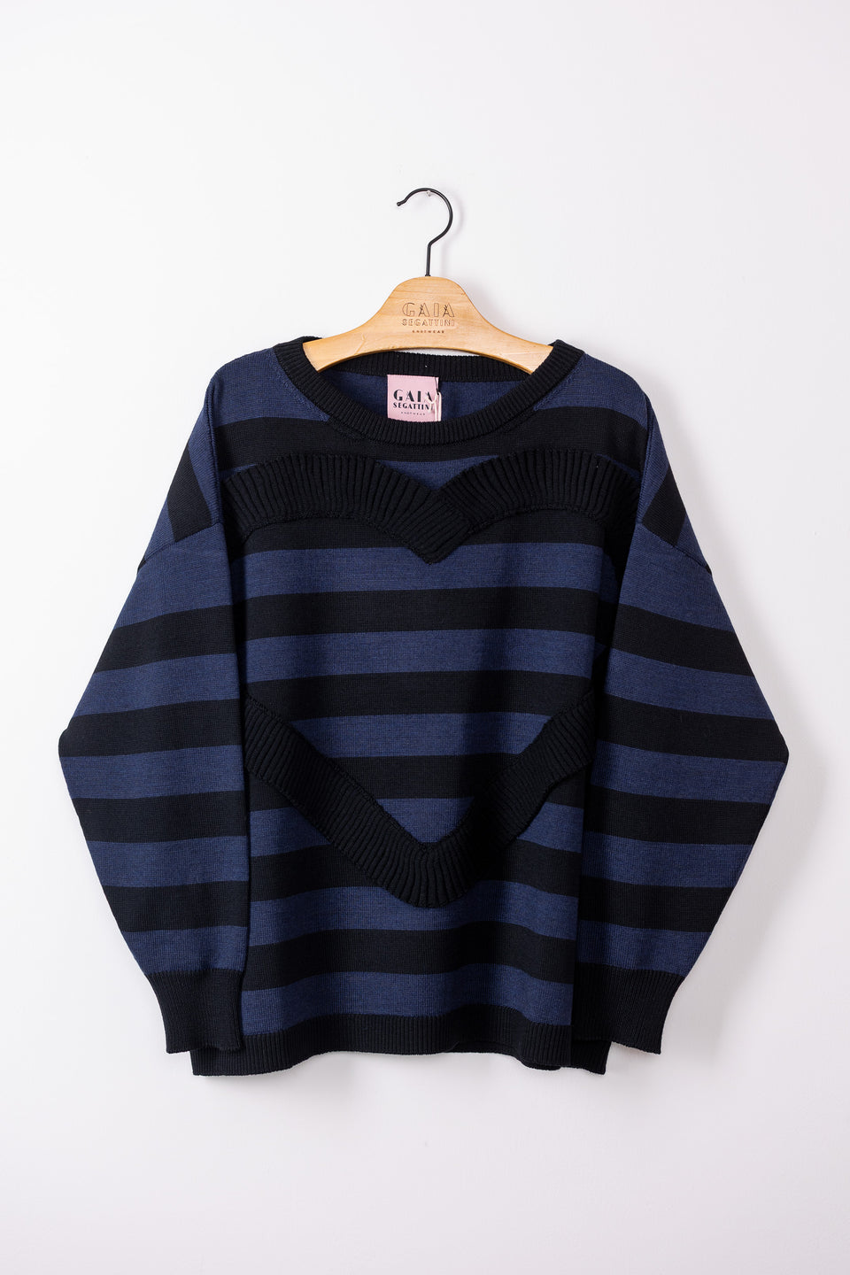 Hug - Black and white