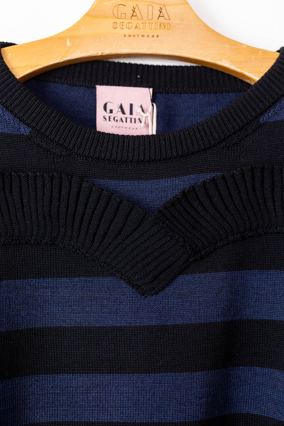 Hug - Black and white