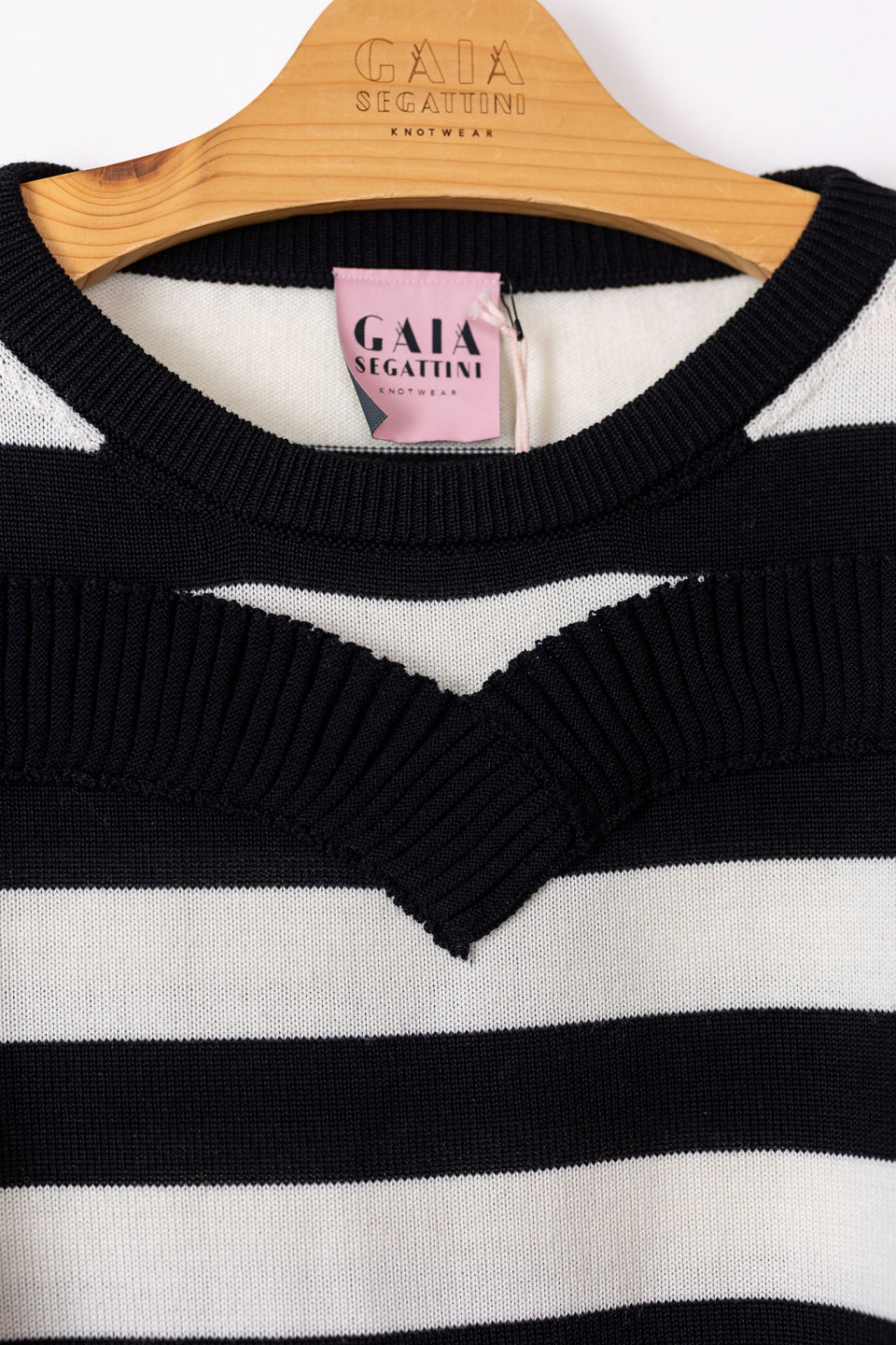 Hug - Black and blue