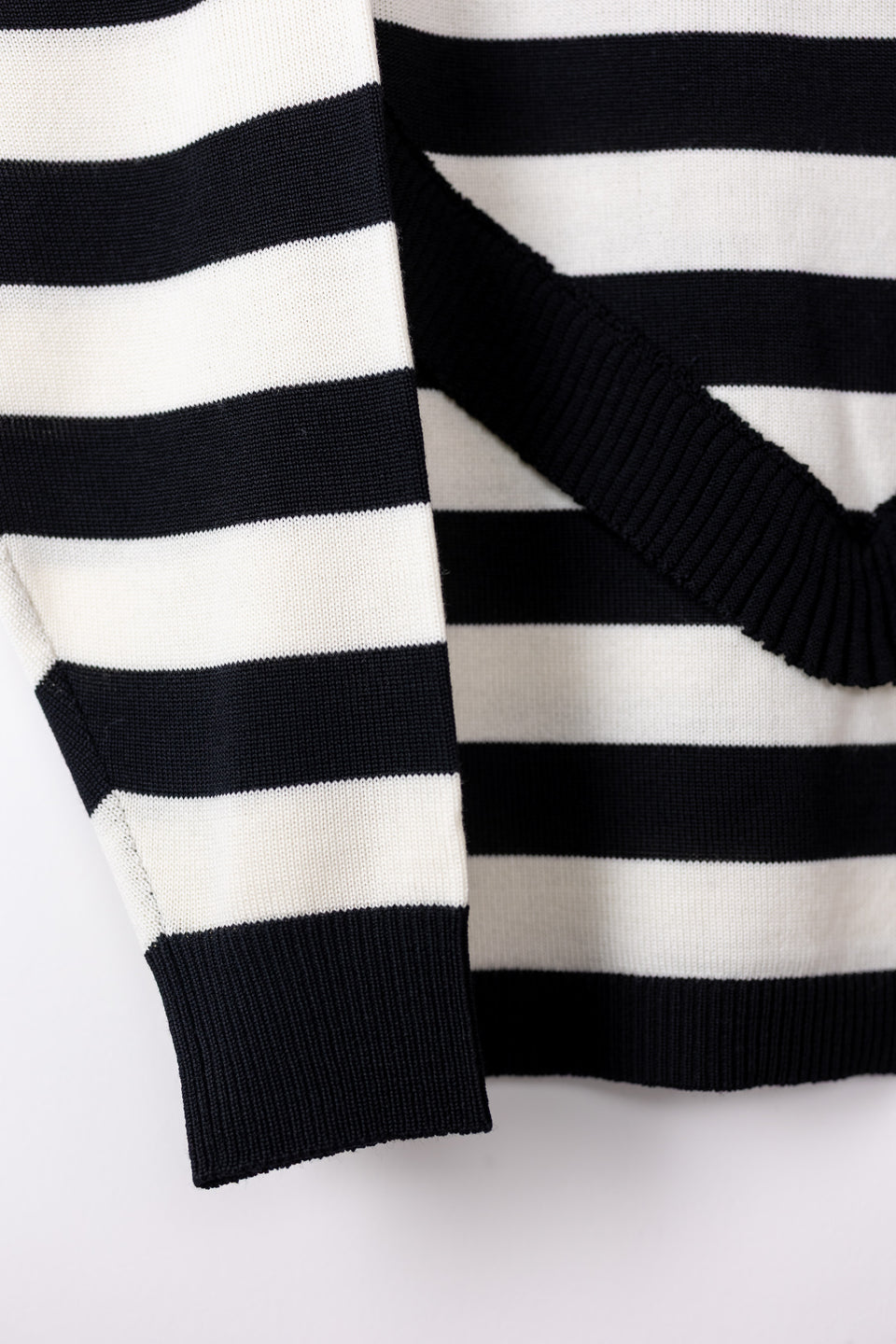 Hug - Black and blue