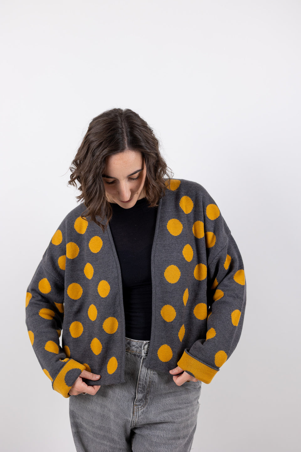 Bubble cardi - grey with mustard polkadots 