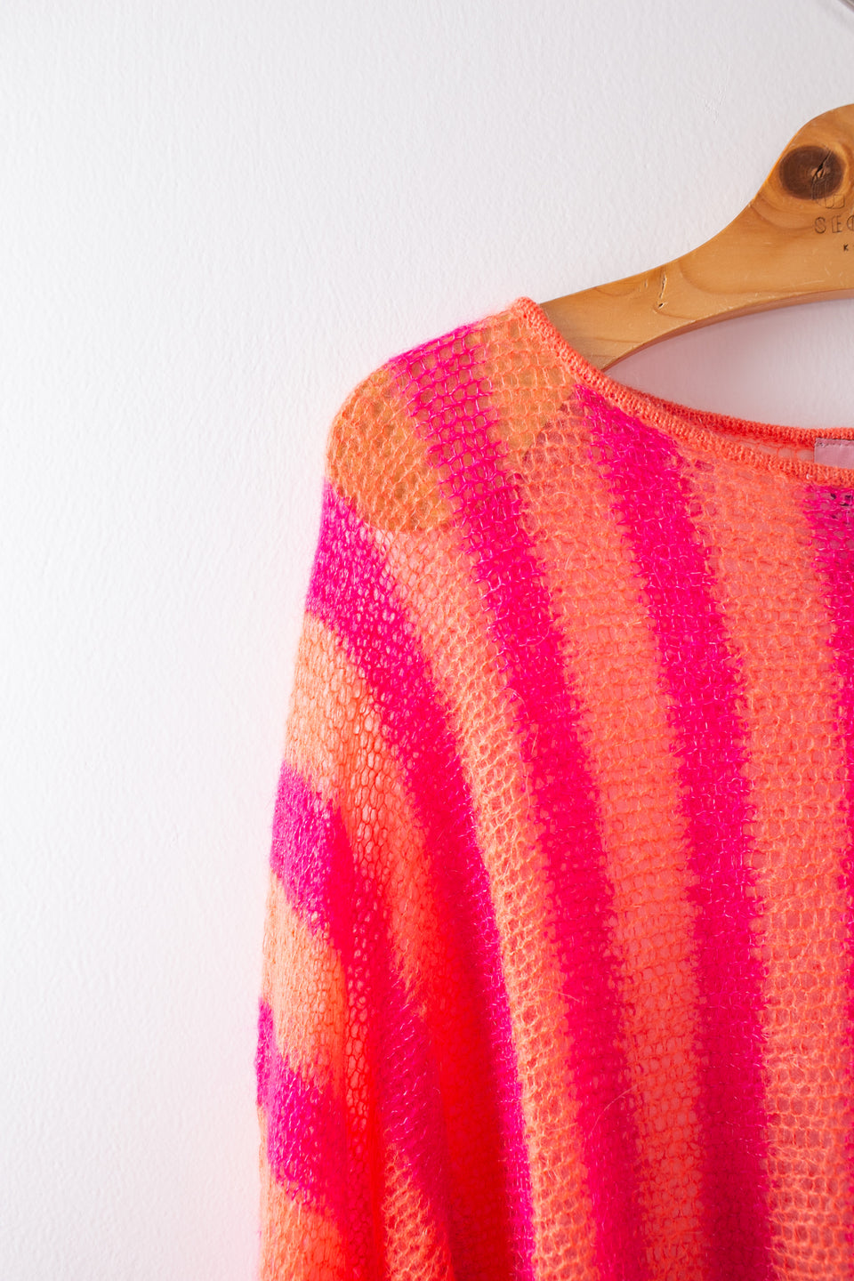 Punky - crew neck with ruffles - striped fuxia and peach