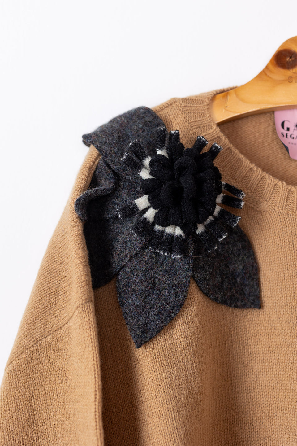 Bloom - torroncino fiore fuliggine e b/n