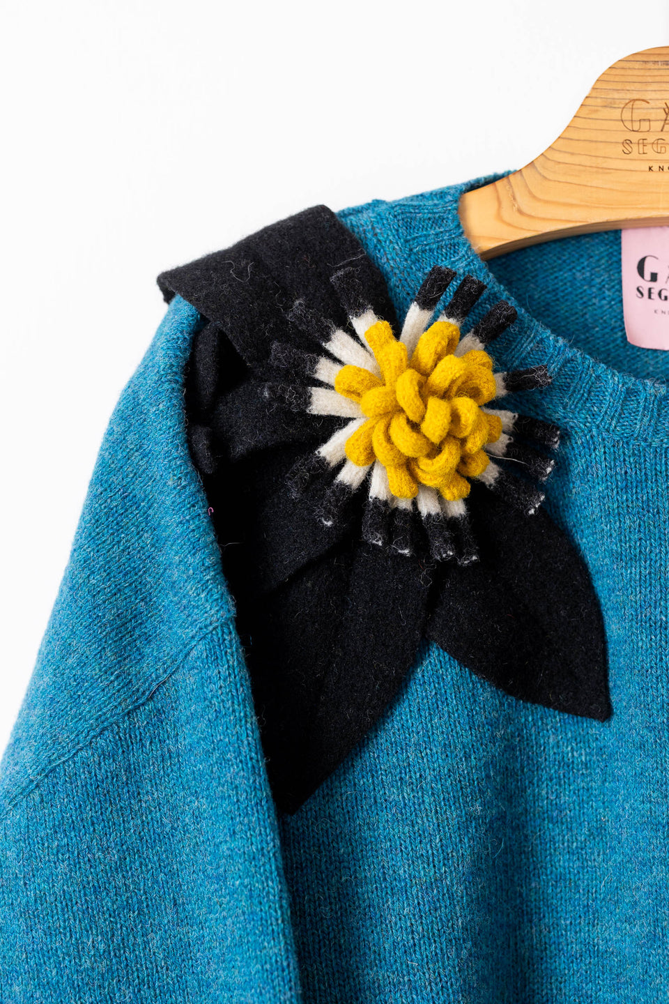 Bloom - pavone fiore b/n e girasole