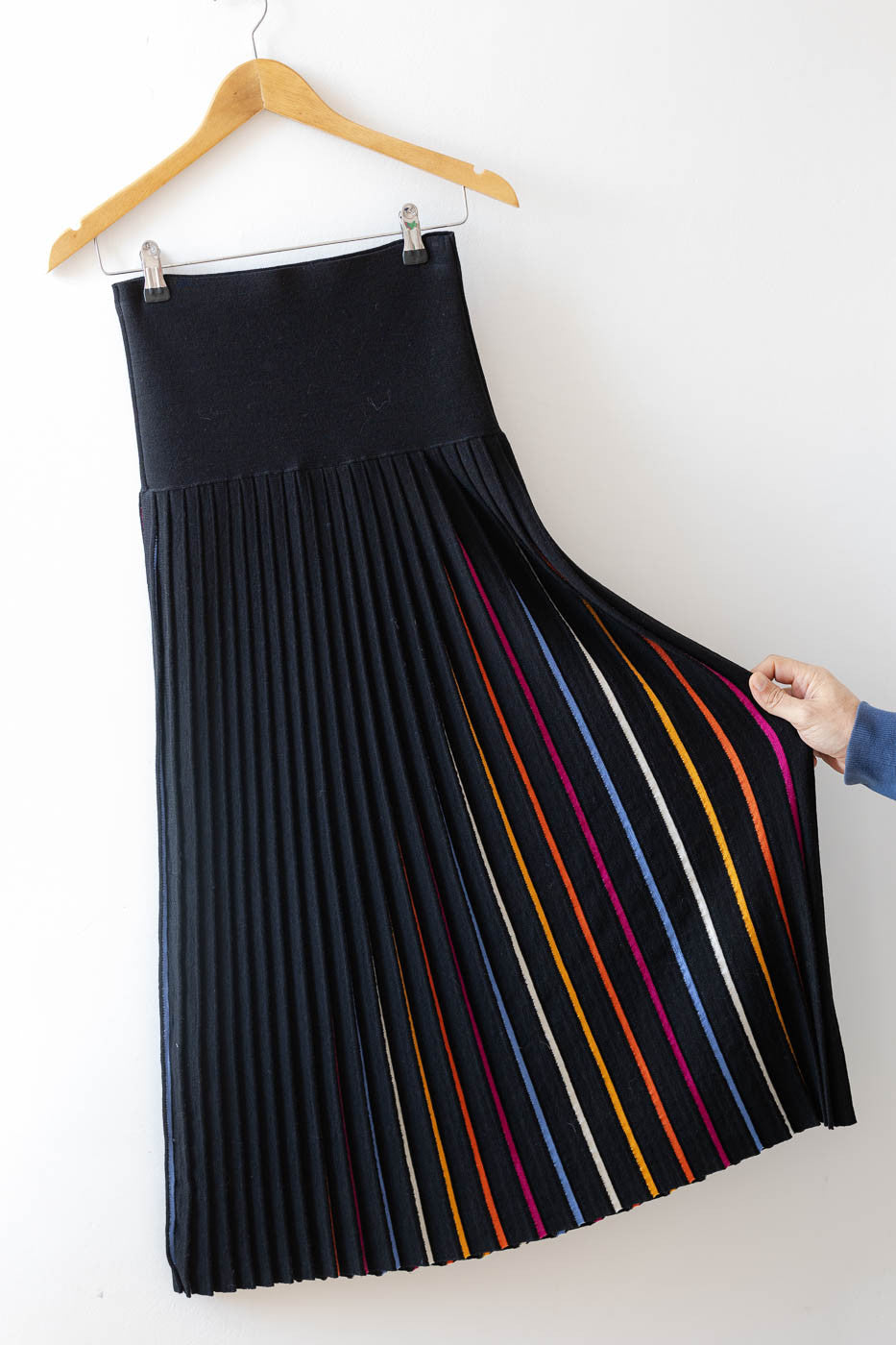 wow knit pleated midi skirt black rainbow Gaia Segattini Knotwear
